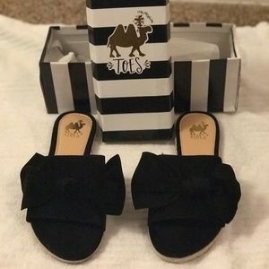 Camel Threads Bow Slides, New